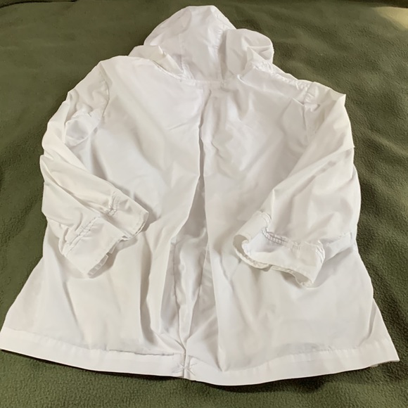 Coldwater Creek white, light weight, hooded jacket.  3/4 sleeves.  Size M(10-12) - Picture 6 of 7